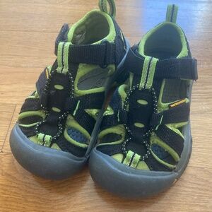 Keen Newport Waterproof Sandals  toddler size 10 - Green and Black